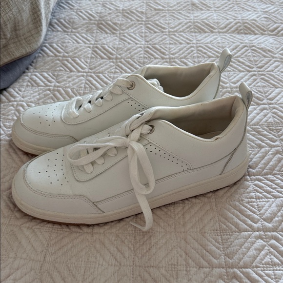 Target Universal Threads Women’s White Sneakers - Picture 3 of 6